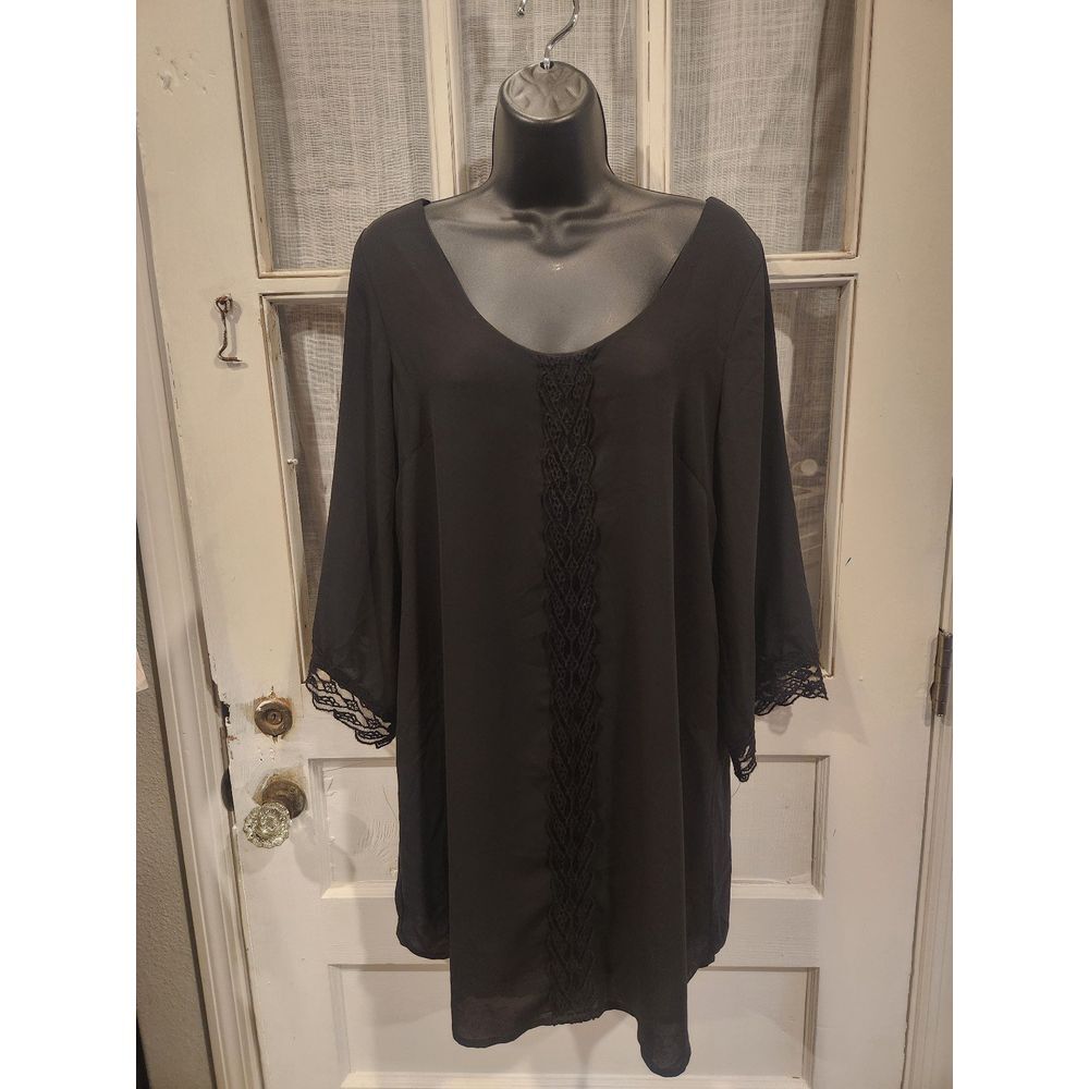 ASTR‎ Knee Length Quarter Sleeve Black Dress